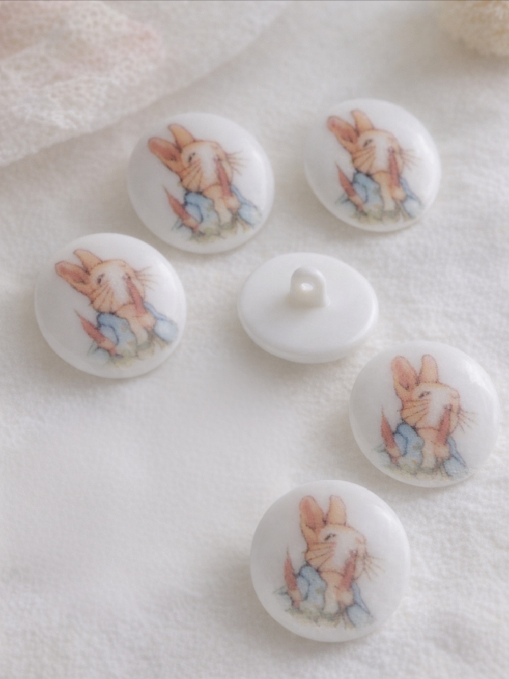 Beatrix Potter Peter Rabbit Buttons 5/8" Carrot Design Lot of 6 NOS